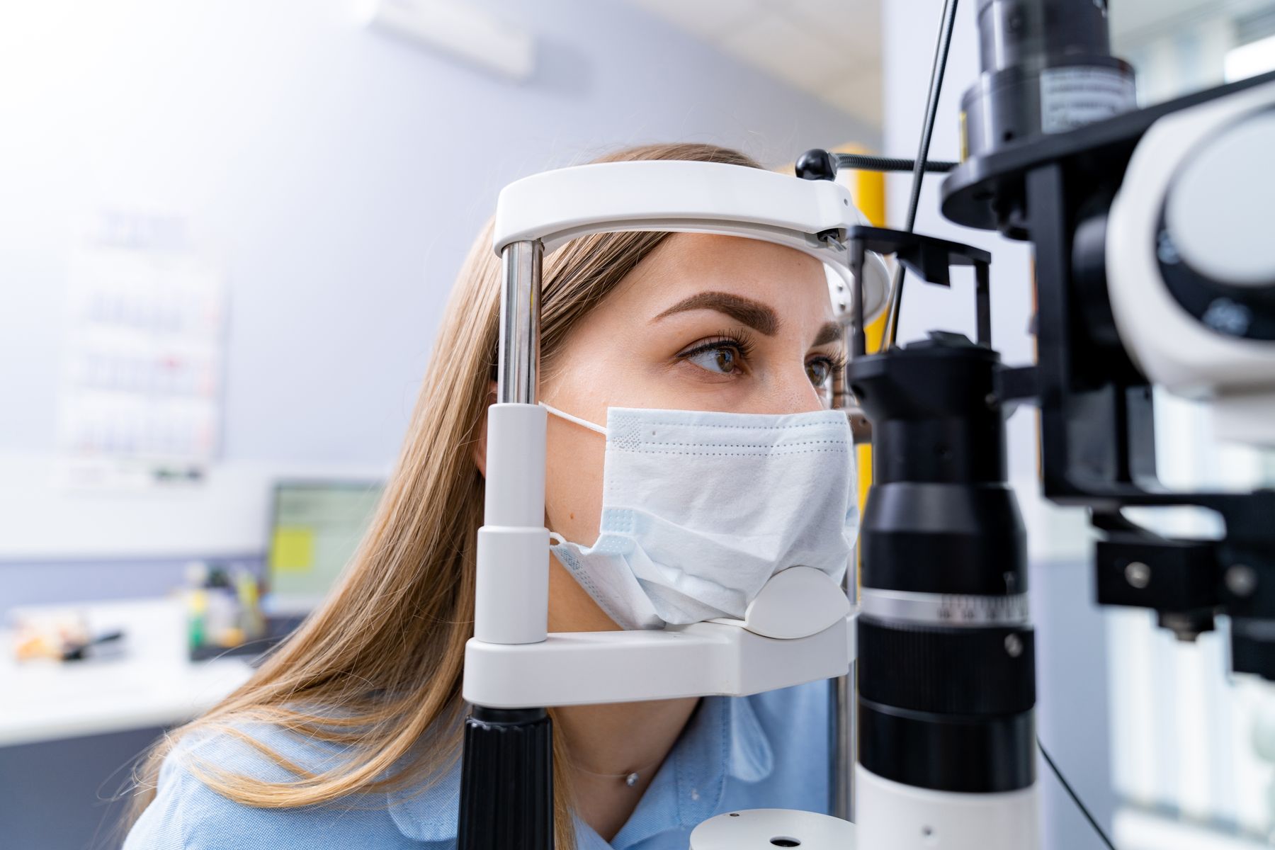professional-ophtalmology-researching-eye-corrective-equipment